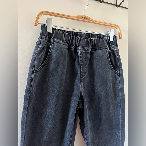 Skinny grey jeans 🩶 - Picture 2 of 5